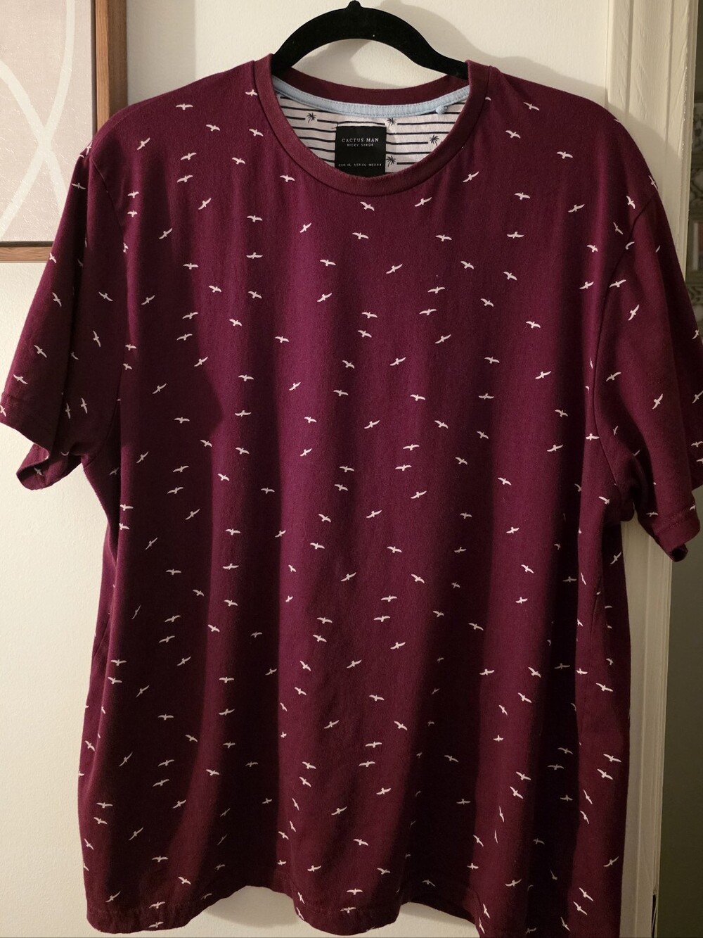 Casual Maroon Short-Sleeve Tee with White Bird Print